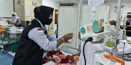 Jemaah Haji Gelombang Dua Berdatangan ke Madinah, Jemaah Sakit Dievakuasi Ambulans