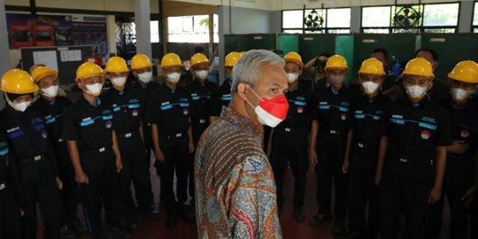 Tuntaskan Kemiskinan di Jateng, Ganjar Siapkan SDM Unggul Lewat Pendidikan Gratis
