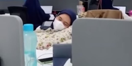 Karyawan Tidur saat Sidak Dipergoki Manajer, Tanggapannya Curi Perhatian