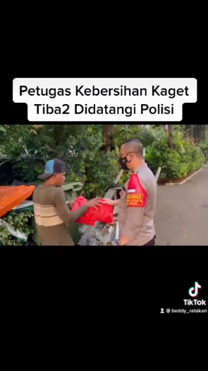 wajah tegang tukang rongsokan didatangi kapolsek rataka