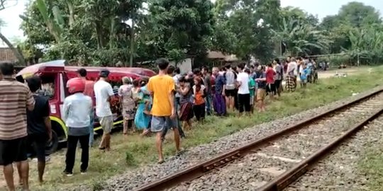 Odong-Odong Maut Tertabrak Kereta karena Terobos Perlintasan Tanpa Palang Pintu