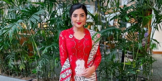 Potret Cantik Ashanty Pakai Kebaya Merah Putih di Amerika Serikat, Banjir Pujian