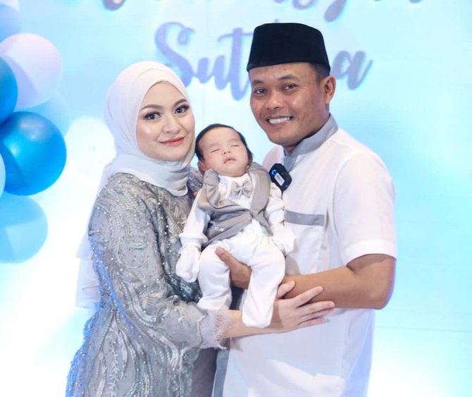 deretan foto acara tasyakuran aqiqah baby adzam anak sule dan nathalie