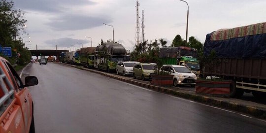 Jembatan Cujung Uji Beban, Tol Tangerang-Merak Macet 5 Km