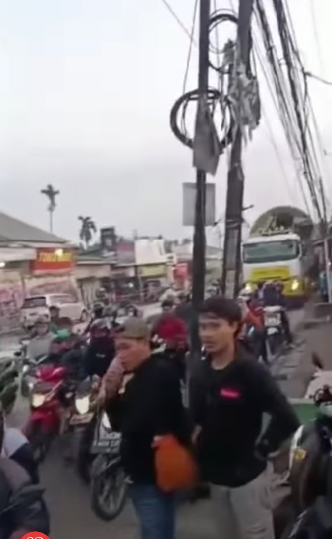 viral pesawat berpapasan dengan bus bikin heboh