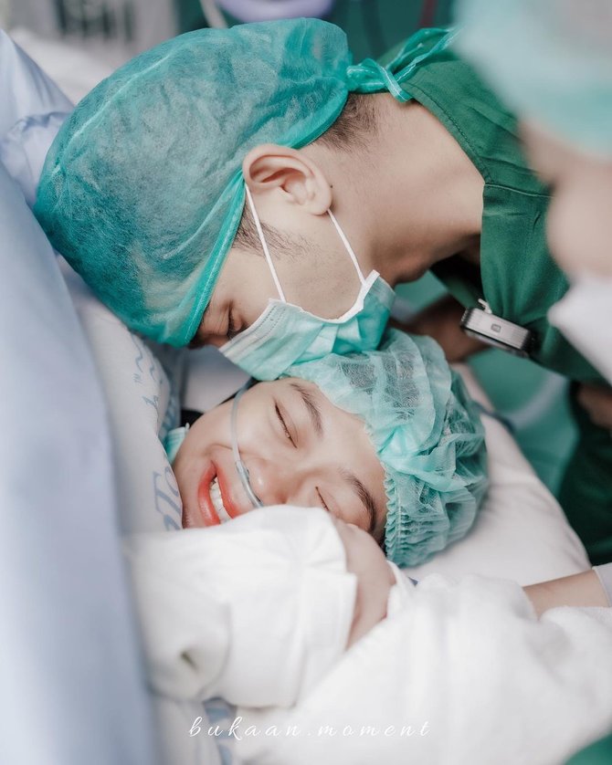 momen ria ricis melahirkan anak pertama