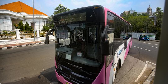 TransJakarta Kembali Operasikan Bus Pink Khusus Wanita