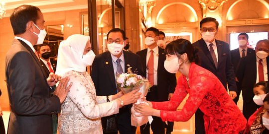 Momen Pertemuan Dita Karang & Presiden Jokowi di Korea, Cantik dengan Kebaya Merah