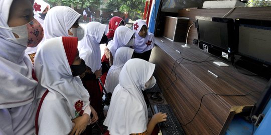 Antusiasme Anak-Anak Berinternet Sehat