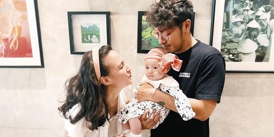 Cantik dan Bule Banget, Ini Potret Terbaru Baby Djiwa Anak Nadine Chandrawinata Cantik dan Bule Banget, Ini Potret Terbaru Baby Djiwa Anak Nadine Chandrawinata