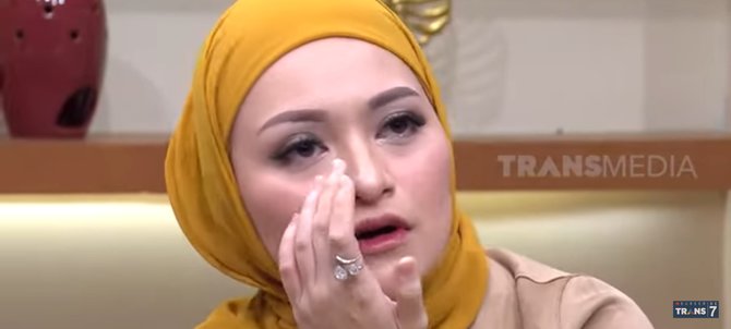 nathalie holscher menangis ungkap trauma menikah sebut nama sule