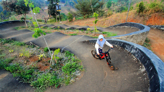 trekking sepeda kanhay bike park