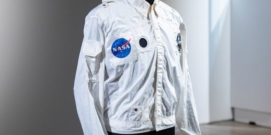Jaket Buzz Aldrin yang Dipakai Saat Mendarat di Bulan Terjual Rp41 Miliar