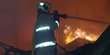 12 Jam Berjibaku Padamkan Kebakaran Pabrik Garmen di Jakbar