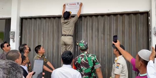 Buka Dekat Masjid, Panti Pijat Disegel Pol PP