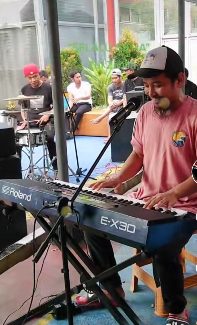 hibur para napi ini 4 potret zul zivilia nyanyi di lapas