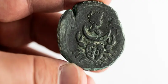 Arkeolog Israel Temukan Koin Romawi Kuno Berusia Hampir 1.900 Tahun