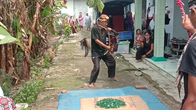 tradisi jaran lumping di cirebon