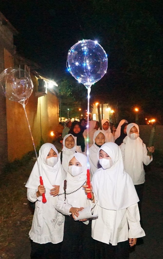 bupati ipuk jalan keliling pawai obor bareng warga sambut tahun baru hijriah