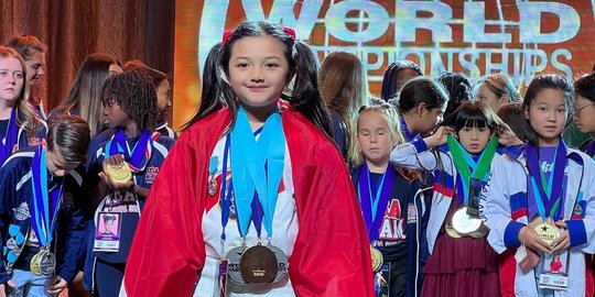 Bangga! Deretan Foto Arsy Juara Kompetisi di Amerika, Bawa Bendera Merah Putih