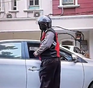 pria diduga polisi gadungan