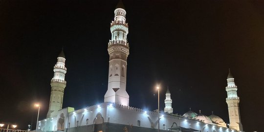 menikmati quba bazzar di malam hari