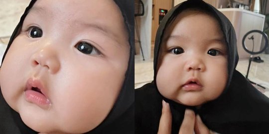 Potret Baby Xarena Anak Siti Badriah Pakai Hijab, Netizen 'Masyaallah Pipinya Gemes'