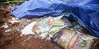 Menelusuri Pemilik Beras Bansos Busuk yang Dikubur di Depok