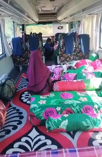 potret bus disulap mirip ruang keluarga