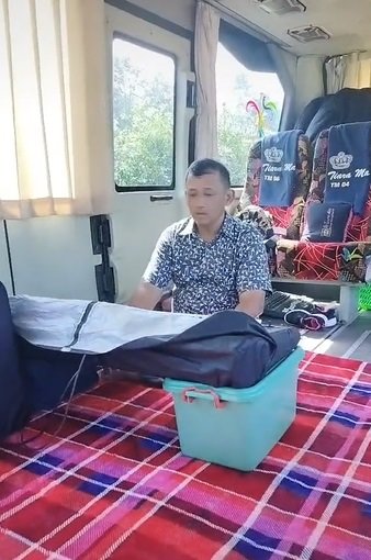 potret bus disulap mirip ruang keluarga
