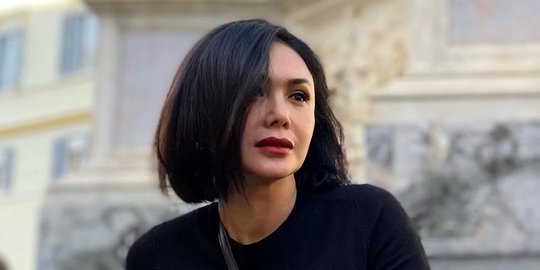 Cerita di Balik Rambut Pendek Khas Yuni Shara, Ternyata Berawal dari Ini