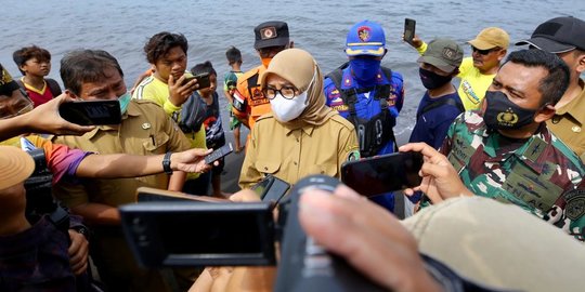 Bupati Ipuk: Bangkai Paus yang Terdampar akan Digunakan untuk Riset Unair