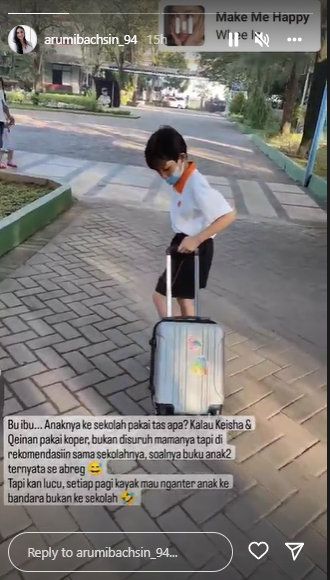 momen arumi bachsin saat antar anak sekolah berasa antar ke bandara