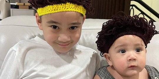 Duo Anak Sultan Rafathar dan Rayyanza Tampil Kribo, Ganteng Banget tapi Cipung Nangis
