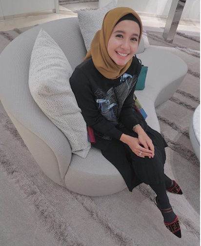 pensiun dari dunia hiburan ini kesibukan laudya chintya bella sekarang