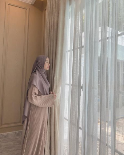 pensiun dari dunia hiburan ini kesibukan laudya chintya bella sekarang