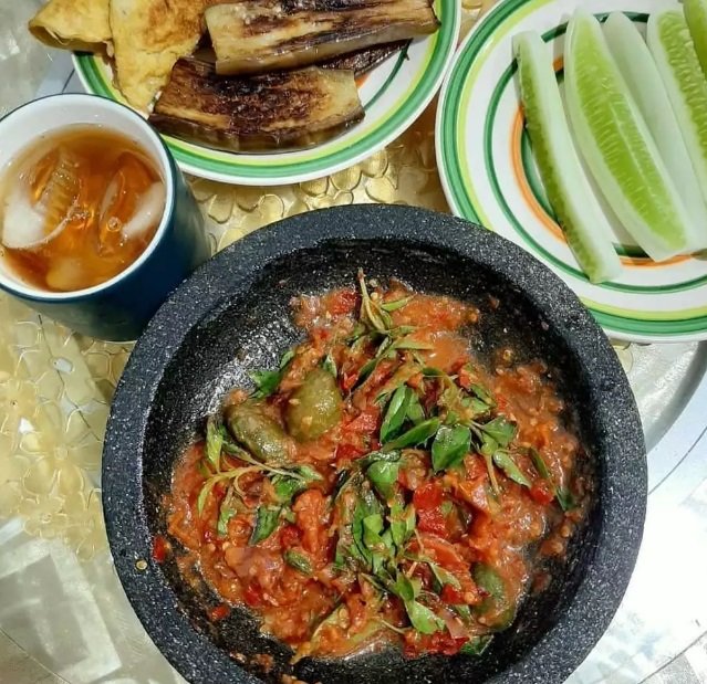 resep sambal lalapan tomat super pedas segar menggugah selera makan