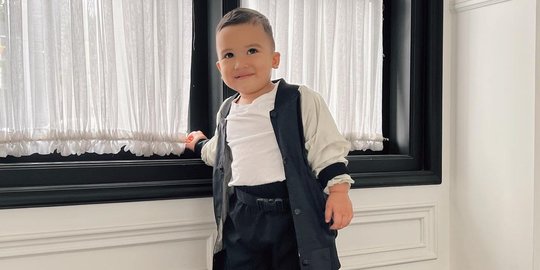 Gaya Ukkasya Anak Zaskia Sungkar dan Irwansyah Bikin Gemas, Dipuji Tambah Ganteng