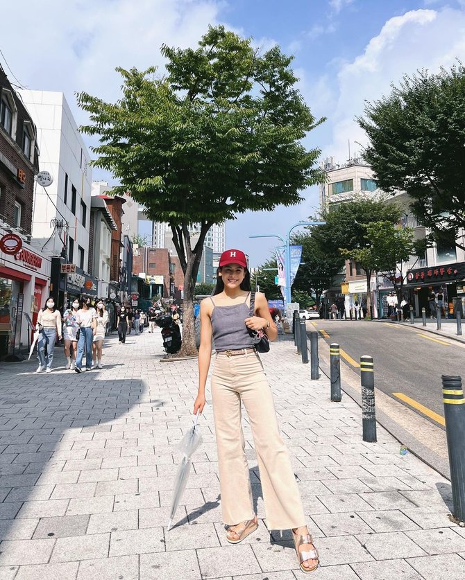 potret maudy ayunda di korea