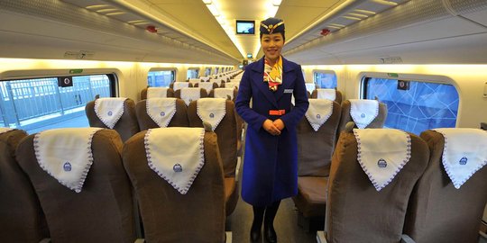 Naik Kereta Cepat Jakarta Bandung Hanya 36 Menit Dan Ongkos Rp350 000