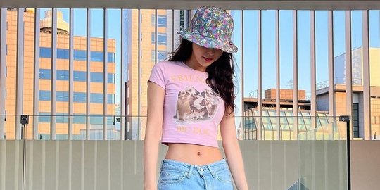 12 Aktris Cantik Korea yang Dikenal Miliki Ant Waist (Pinggang Semut) 12 Aktris Cantik Korea yang Dikenal Miliki Ant Waist (Pinggang Semut)