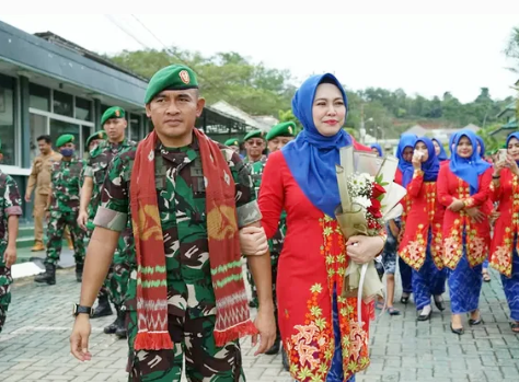 momen penuh haru perpisahan letkol tni