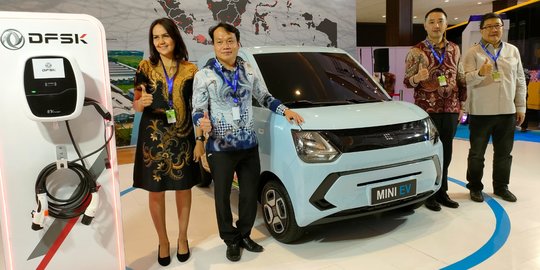 Spesial, Mobil Listrik Mini DFSK Meriahkan GIIAS 2022