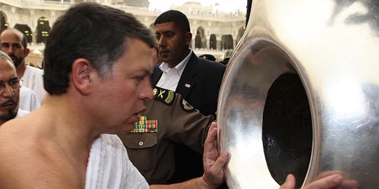 Pandemi Mereda, Umat Islam Bisa Kembali Cium Hajar Aswad di Kabah