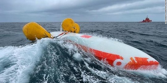 Pria Lansia Bertahan Hidup 16 Jam Terapung di Samudera Atlantik