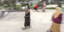 Anak Perempuan Ethiopia Jaga Kesehatan Mental Lewat Skateboard