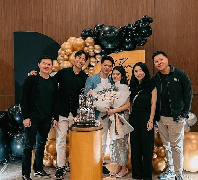 momen romantis kevin sanjaya lamar anak bos mnc grup di jis penuh kejutan