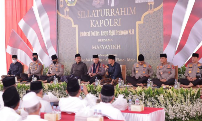 kapolri silaturahmi ke pondok pesantren di kediri