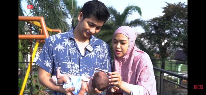 deretan foto baby 039r039 anak ria ricis saat berjemur