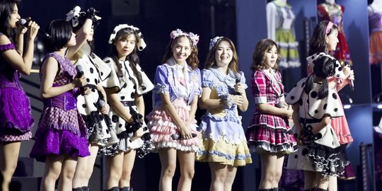 13 Foto Konser Ulang Tahun JKT48 ke-10 yang Berlangsung Seru dan Meriah